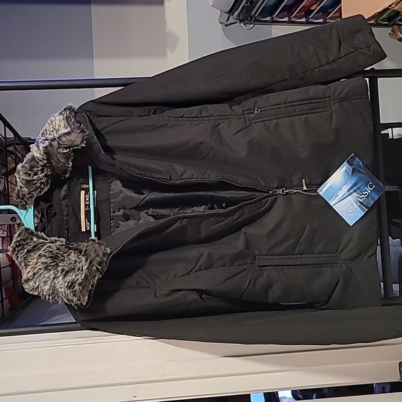 Insulated coat w detachable faux fur - Picture 1 of 4